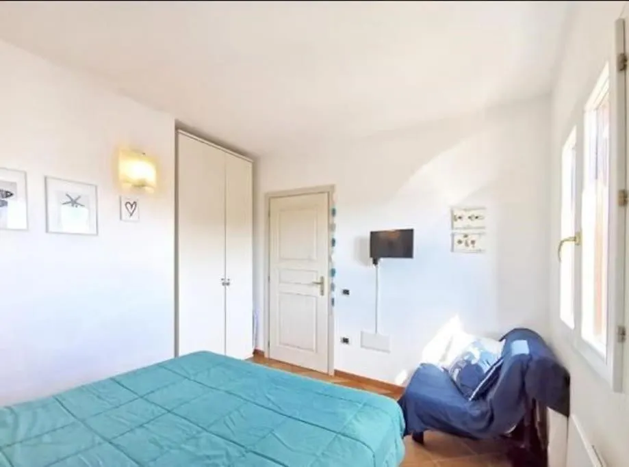 アパート Residence Dei Fiori Con Piscina サンタ・テレーザ・ガッルーラ